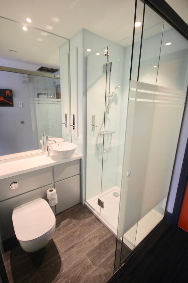 Easyhotel Belfast Exterior photo